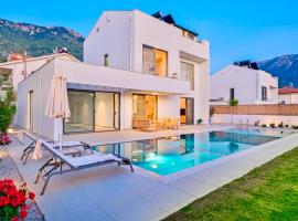 Villa İon İndoor heated pool, Sauna, Jacuzzi, Underfloor heating system, stuga i Fethiye
