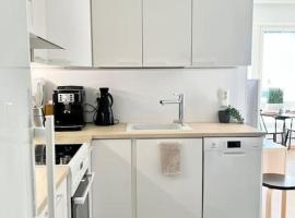 Moderni yksiö lähellä keskustaa/ Modern studio near city center: Joensuu şehrinde bir otel