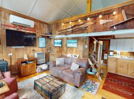 Pond View Cabin Brought to you by GetAway Vacations, hotel v destinaci Chittenden