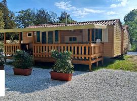Comfortable campsite-chalet G8 Tuscany near sea: Viareggio'da bir otel