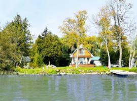 Alisha Lakefront Cottage, hotel with parking in Brighton
