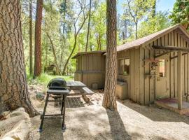 Sedona Vacation Rental On-Site Hiking and Fishing!, casa o chalet en Munds Park