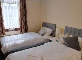 Double Room- London Seven Kings Train Station