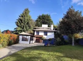 Acogedora casa con vista al lago complejo turístico