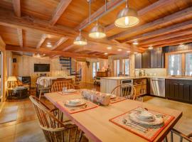 The Back Cabin - Payette lake access - Quiet - Cozy - Wooded setting, cabaña en McCall