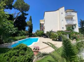 Villa Flora, hotel a Kaštela