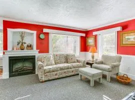 Cozy Frankfort Apartment Near Beaches and Downtown!