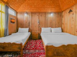 OYO Flagship 81523 Noor Palace Group Of Houseboats, hotel in Durgjan