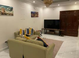 Three Bedroom Apartment in Al Salamah, hotel di At Tan‘īm