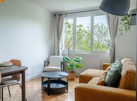 Spacious 80 m luxury apartment, hotel i Saint-Denis