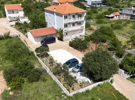 Coastal Charm: Apartmani Pazanin