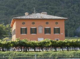 Agriturismo Al Palazzo, alojamento para férias em Rivalta di Brentino