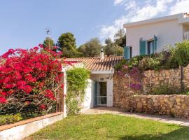 Villa Maffi - spaziosa, vista mare e parcheggio，位于维拉西米乌斯的酒店