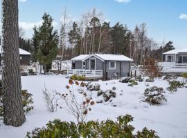 Lovely Home In Hammar With Lake View, будинок для відпустки у місті Hammarö