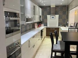 Spacious home in Rawmarsh, hotel Rotherhamben