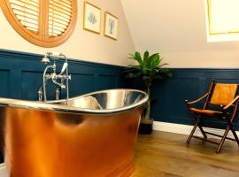 The Loft at the Croft - Stunning rural retreat perfect for couples & dogs, cheap hotel in Leigh