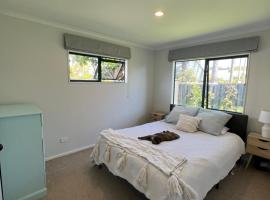 Room by the beach, hotel din Papamoa