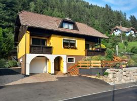 Haus Sonnblick, hotelli, jossa on pysäköintimahdollisuus kohteessa Pusterwald