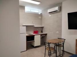 La Cantina mini appartamento: Elmas'ta bir otel