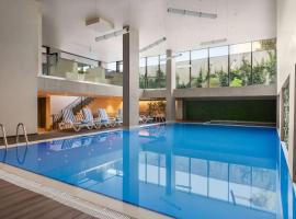 Ramada by Wyndham Tbilisi Old City, hotel with hot tubs in Tbilisi City