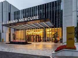 Grand Mercure Yichang Waitan, hotel in Yichang