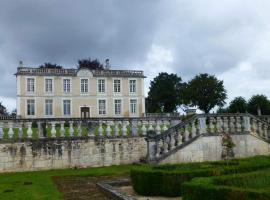 Le Chai, Chateau de Charras, Family Friendly Holiday Destination โรงแรมในCharras
