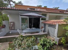 Résidence Les Pins Villa Patio avec terrasse dans la pinède plage à pied pour 4 personnes, casa en Seignosse