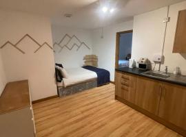 Bryn Bettws Lodge, hotel with parking in Port Talbot
