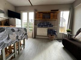 Studio proche RER D, apartment in Stains