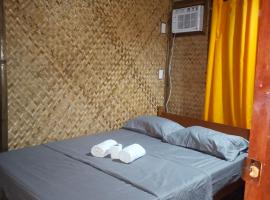 MarineroTravellers Inn, hotel with parking in San Vicente