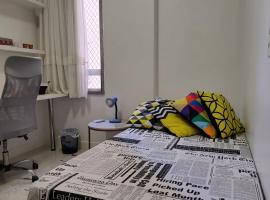 Hostel for One com quarto de solteiro e banheiro privativos, asrama di Vitória