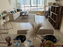 Wonderful two bed room with full marina view, hotel din apropiere 
 de Nakheel Harbor and Tower Metro Station, Dubai