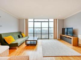 Brentford Apartment, хотел в Брентфорд