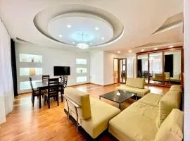 Northern Avenue , Luxury & Spacious apartment + Open Balcony with a Stunning City View , CITY CENTER