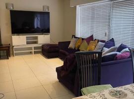 Smart Large Room Idealy Located near Doncaster - Rotherham -Sheffield, hotel with parking in Rotherham