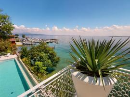 Villa Flora luxury pool-BGL, hotel v destinaci Manerba del Garda