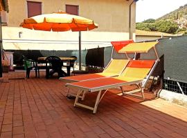 Bilocale La Terrazza: Cavo şehrinde bir otel