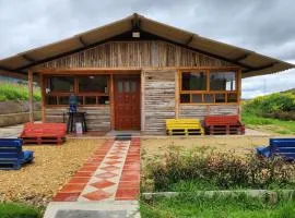 PAREJAS Y GRUPOS Cabaña incluye desayuno, fogata