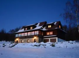 Chata Drapula - Gospodarstwo Agroturystyczne - Apartament na wyłączność z widokiem na góry i aneksem kuchennym