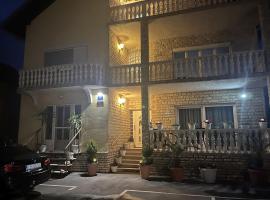 LuxRooms BJELOVAR, guest house in Bjelovar