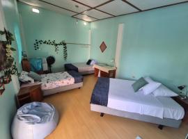 Cozy Hosting Galapagos, hotel i Puerto Ayora