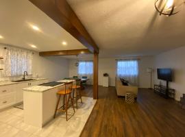 Spacious & modern home, near attractions, hytte i Welland
