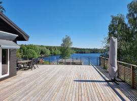 Stort hus med sjöutsikt, hotel in Kinna