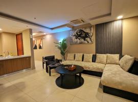 Gold Crest Mall Luxury One Bedroom Apartment DHA Lahore, lejlighedshotel i Lahore