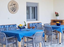 Nana's Guesthouse, Cama e caf&eacute; (B&B) em Samos