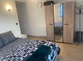 Suite parentale 20 m2 avec SDB à 15min de Disney, ξενοδοχείο σε Jossigny