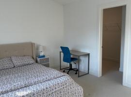 Private and nice master bedroom，倫敦的飯店