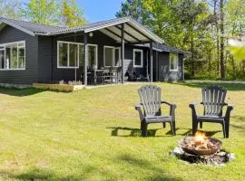 4 Bedroom Nice Home In Ebeltoft