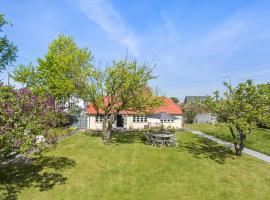 3 Bedroom Amazing Home In Strandby, hotel sa 3 zvezdice u gradu Strandby