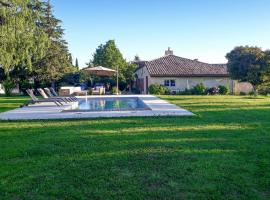 Awesome Home In Doulezon, Hotel in Doulezon